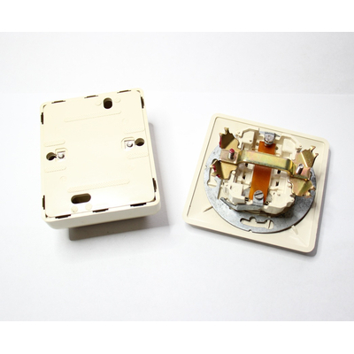 ADo8 Telefon-Aufputzdose + ADo4 Unterpoutzdose