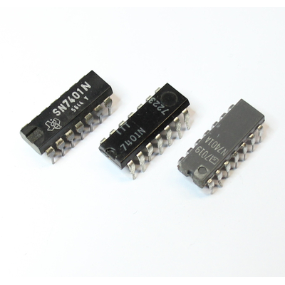 7401 quad 2-input NAND gate with open collector outputs