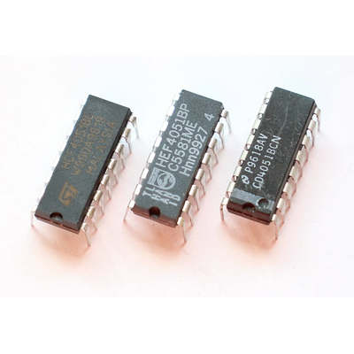 CD 4051 / HCF 4051BE 1-out-of-8 switch