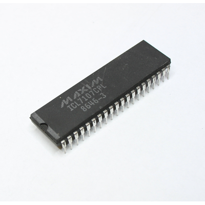 ICL71IICL7107, UM27106 A / D Converter incl. Driver for 3� 7-segment display