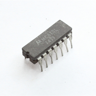MC670L Dreifaches NAND-Gatter mit 3 Eing�ngen (passives...