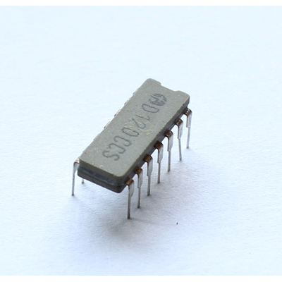 D120D 2 NAND-Gatter mit 4 Eing�ngen