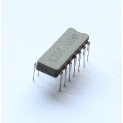 D120D 2 NAND-Gatter mit 4 Eing�ngen