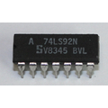 TTL 74LS92 negativ flankengetriggerter...