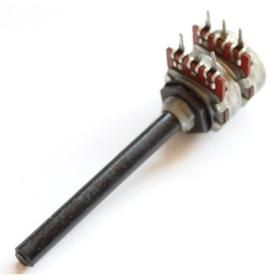 Potentiometer axial stereo     4,7K log 6mm...