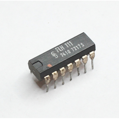 FLH111    3 NAND-Gatter mit je 3 Eingang�ngem DIP14