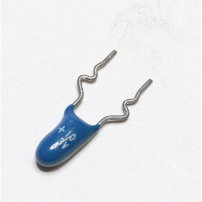 Tantal Kondensator  10�f    3V  20%