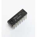 7400 quad 2-input NAND gate DIP14