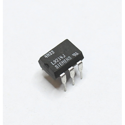 4N33 Optocoupler UIsol: 2.5kV Uce: 30V DIP6