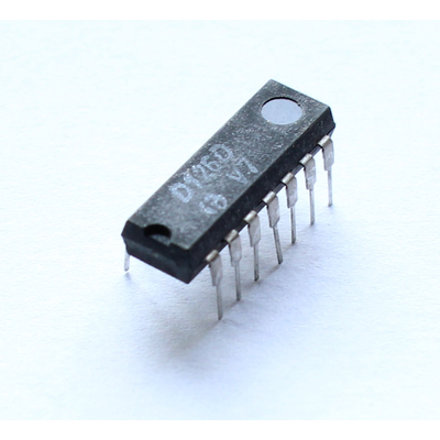 D126D quad 2-input nand with open collector output