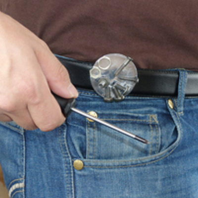 Magnetic belt toolholder